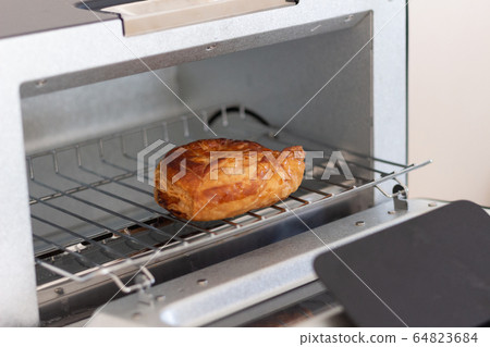 Oven toaster bread Oven toaster bread 64823684