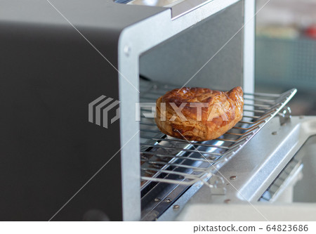Oven toaster bread Oven toaster bread 64823686