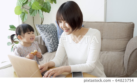 育兒育兒遠程工作 64823754