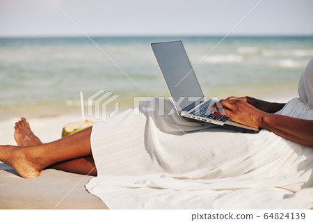 Blogger answering comments 64824139