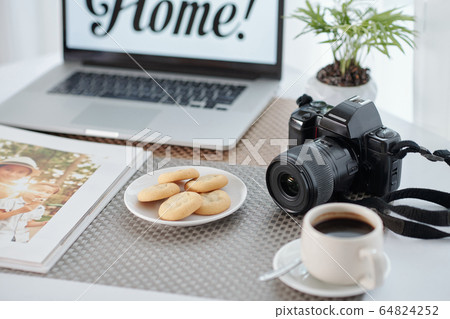Coffee and snacks on table of freelance photographer 64824252