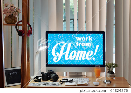 Photographer working from home 64824276