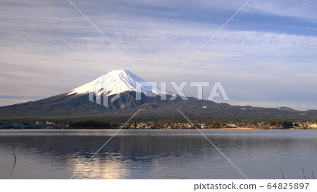 河口湖和富士山 河口湖和富士山 64825897