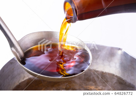 Pouring white soup stock Pouring white soup stock 64826772