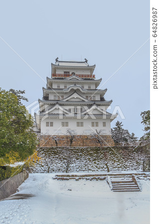 Scenery of Fukuyama castle in winter 64826987