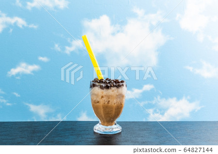 Milk Tea with black tapioca bubble 64827144