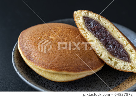 Dorayaki black background Dorayaki black background 64827872