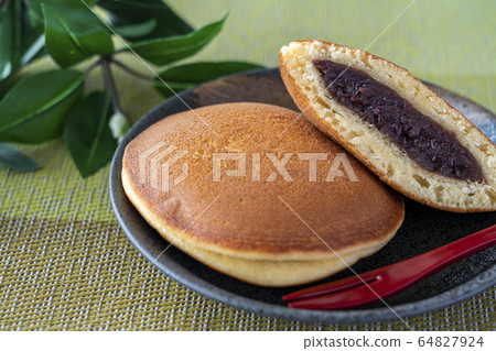 Dorayaki Dorayaki 64827924