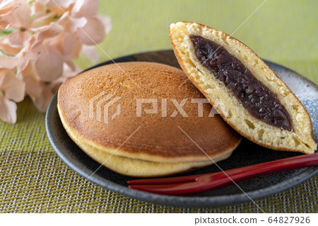Dorayaki Dorayaki 64827926