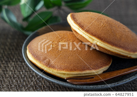 Dorayaki Dorayaki 64827951