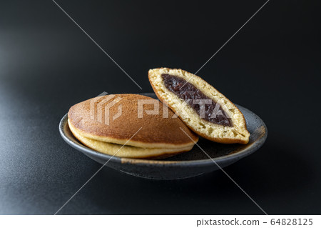 Dorayaki black background Dorayaki black background 64828125