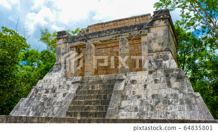Kukulkan pyramid in Chichen Itza on the Yucatan Kukulkan pyramid in Chichen Itza on the Yucatan 64835801