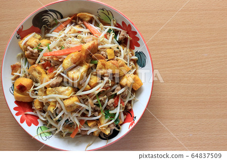 Stir fried bean sprouts with tofu 2 64837509