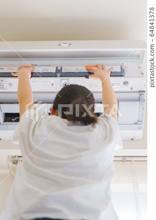 空調維修清潔溫度控制通風降溫夏季人們女性日本防病毒空氣淨化器 64841378