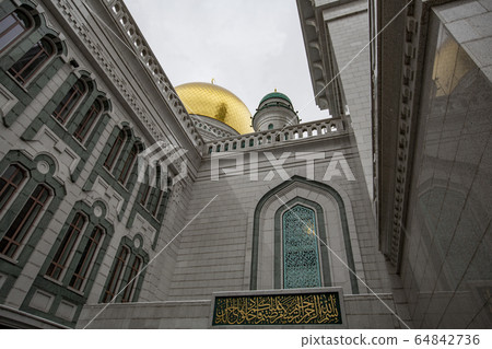 Moscow Cathedral Mosque in snowy weather, Russia Moscow Cathedral Mosque in snowy weather, Russia 64842736