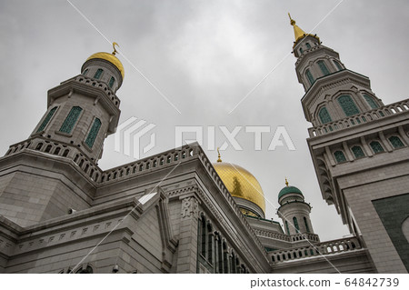 Moscow Cathedral Mosque in snowy weather, Russia Moscow Cathedral Mosque in snowy weather, Russia 64842739