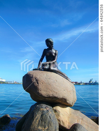 Mermaid statue Mermaid statue 64842856