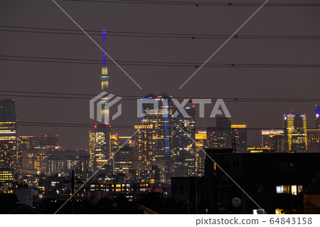 Tokyo cityscape in Japan New type pneumonia "city blockade". Behind the "fence" (high-voltage electric wire), the heart of Tokyo = 21 days, 2 weeks after the declaration 64843158