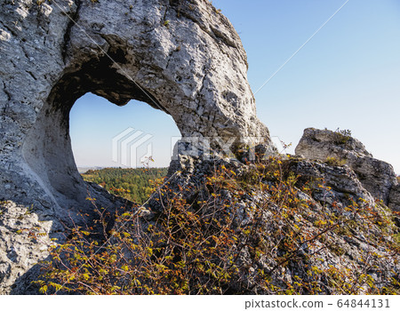 Okiennik Window Rock at Polish Jura Okiennik Window Rock at Polish Jura 64844131