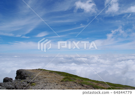 雲海和懸崖之外的藍天 雲海和懸崖之外的藍天 64844779