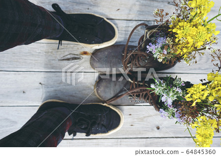 Old boots filled with flowers Old boots filled with flowers 64845360