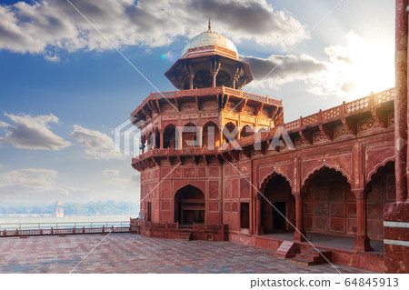 Mosque in Taj Mahal complex in India, Uttar Mosque in Taj Mahal complex in India, Uttar 64845913