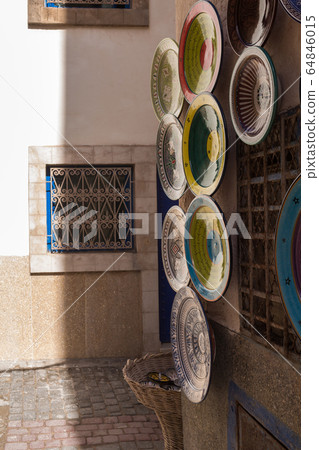 Ceramic plates displayed on a street 64846015