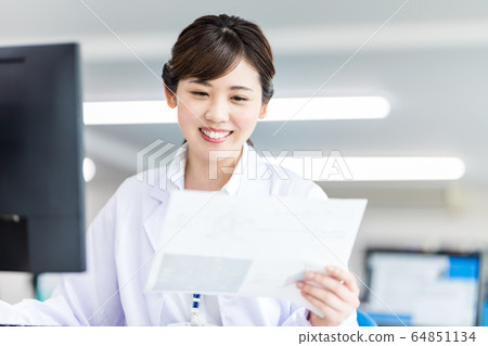 醫療機構中的女人 64851134