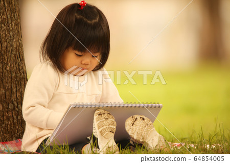 Girls drawing Girls drawing 64854005