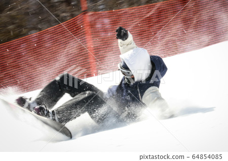 滑雪板摔倒 64854085