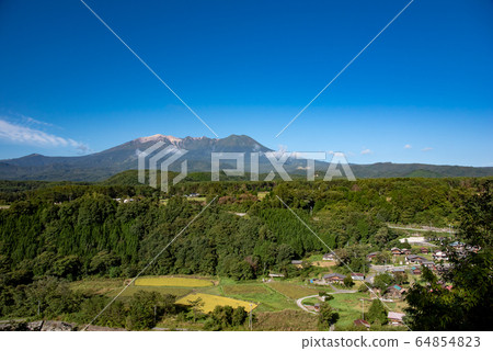Mt. Ontake and the foothills of Kaita Kogen, Nagano Prefecture Mt. Ontake and the foothills of Kaita Kogen, Nagano Prefecture 64854823