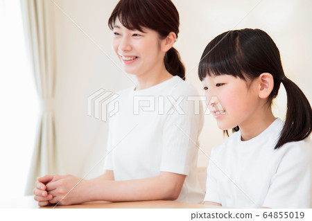 Family parent / child Mother's daughter group Family parent / child Mother's daughter group 64855019