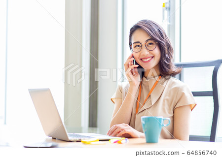 PC智能手機女人 64856740