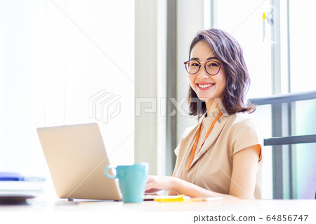 女性電腦辦公室 女性電腦辦公室 64856747