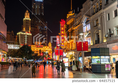 《Shanghai》East Nanjing Road, downtown at night 64857515