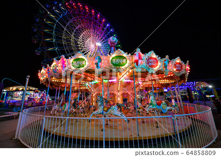 Amusement park night view 64858809