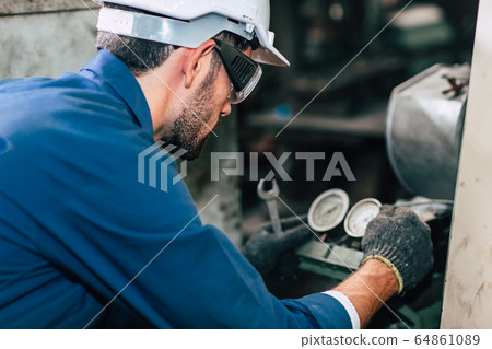 Machine repair fixing pressure gauge of machine in Machine repair fixing pressure gauge of machine in 64861089