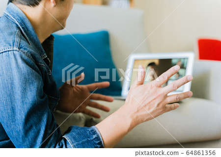 Male Middle Online 64861356