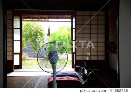 夏天的老農村房子 夏天的老農村房子 64862486