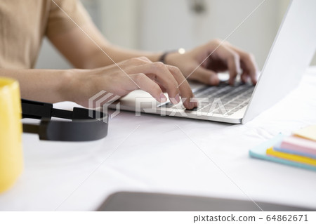 Using online connect technology for business, Using online connect technology for business, 64862671