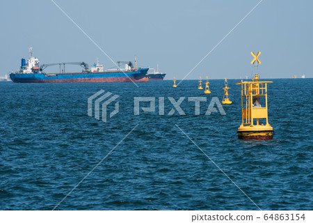 Floating sign off Honmoku 64863154