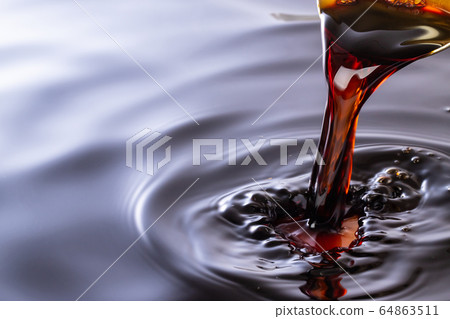 倒醬油 64863511