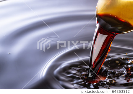 倒醬油 64863512