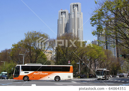 西新宿的東京機場交通(豪華巴士/三菱Aeroace) 西新宿的東京機場交通(豪華巴士/三菱Aeroace) 64864351