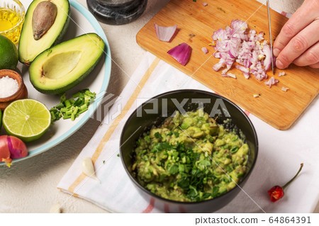 recipe, guacamole salsa verde, salsa chips, cheesy 64864391