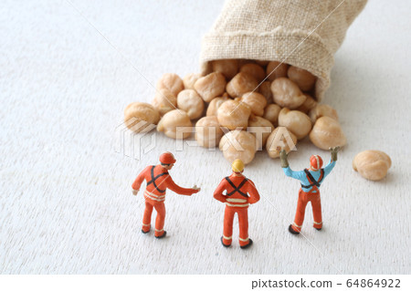 Food crisis, money and humans 64864922