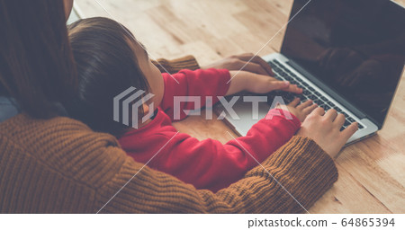work from home, WFH, child 64865394