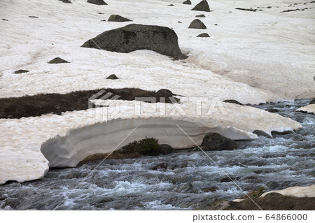 Clear mount river with snow bridges in high snowy 64866000