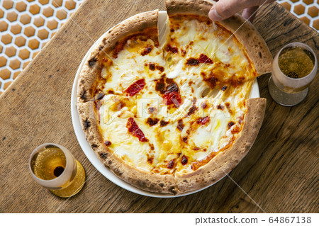 pizza, pizzas, margarita 64867138