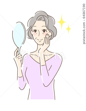 看有微笑的婦女手鏡 看有微笑的婦女手鏡 64867190